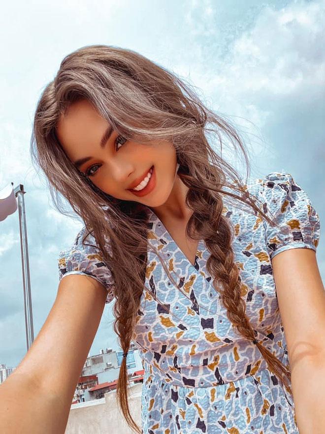 Vợ Tây Bùi Tiến Dũng bị quay lén trên phố, nhan sắc thật lộ rõ-8