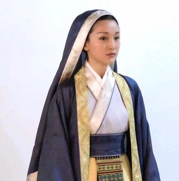 Tạo hình cổ trang kỳ quái của mỹ nhân Châu Tấn-9