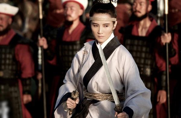 Tạo hình cổ trang kỳ quái của mỹ nhân Châu Tấn-10