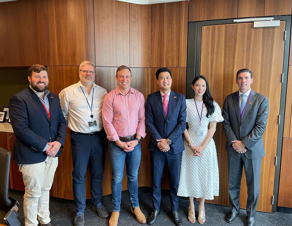 Yêu thiếu gia Phillip Nguyễn, Linh Rin đi mãi 1 đôi giày cao gót-5