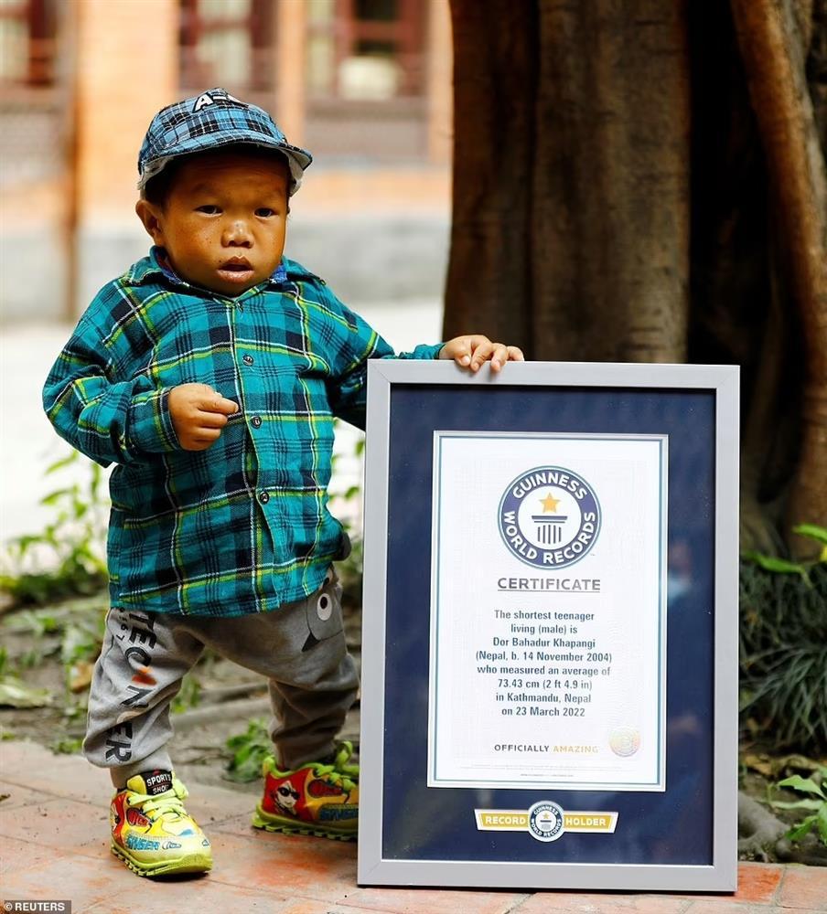 Người lùn nhất Nepal lập kỷ lục Guinness thế giới-1