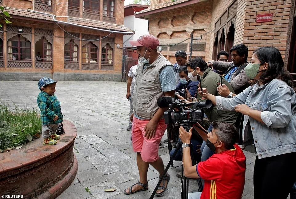 Người lùn nhất Nepal lập kỷ lục Guinness thế giới-3