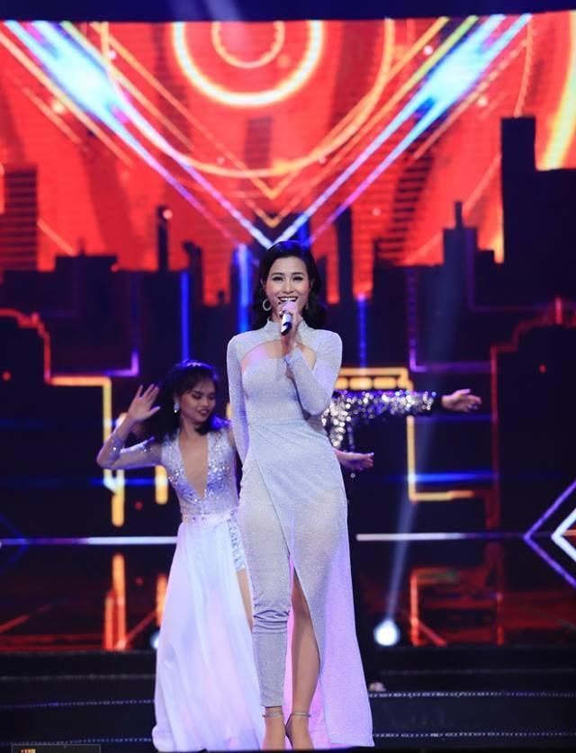 Đông Nhi chơi cả cây hồng cánh sen, dân mạng đồng loạt CHÊ-5