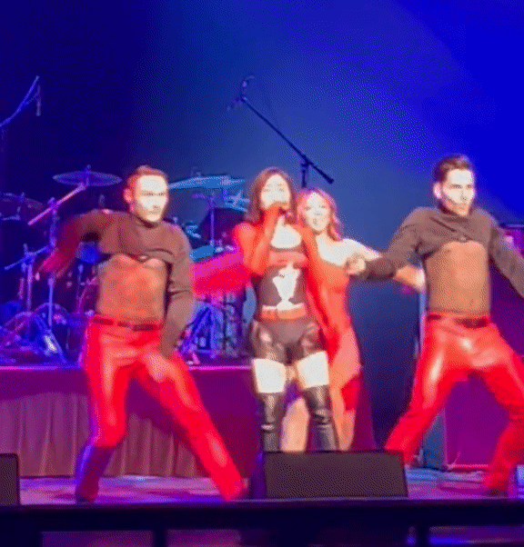 Hương Tràm lăng xê kiểu mặc đồ tắm ngoài quần short như siêu nhân-1