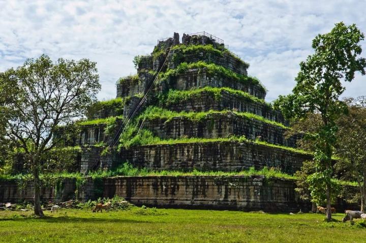 Khám phá cố đô bị bỏ quên với kim tự tháp bí ẩn nằm ở Campuchia-1
