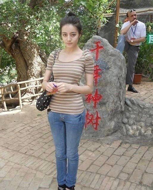 Nhan sắc Địch Lệ Nhiệt Ba 13 năm trước có gì nổi bật?-2