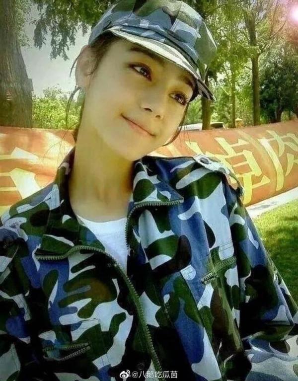 Nhan sắc Địch Lệ Nhiệt Ba 13 năm trước có gì nổi bật?-8