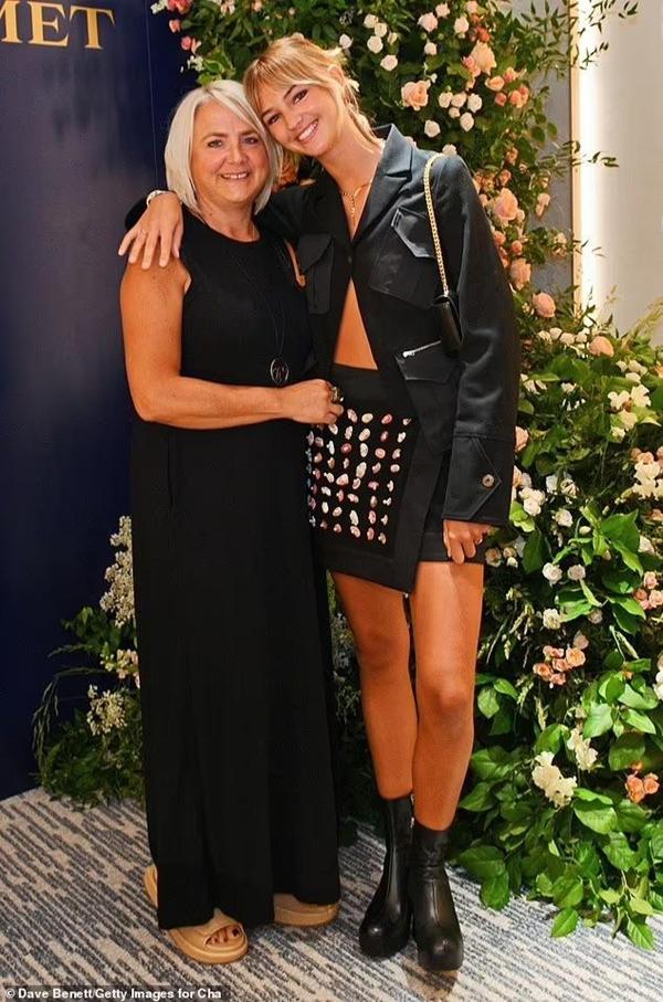 Bạn gái Romeo lộ diện giữa ồn ào mâu thuẫn dâu trưởng nhà Beckham-2