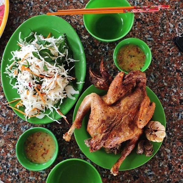 Món gà ướp gia vị lạ ở An Giang, khách phải chờ cả tiếng mới được thưởng thức-7