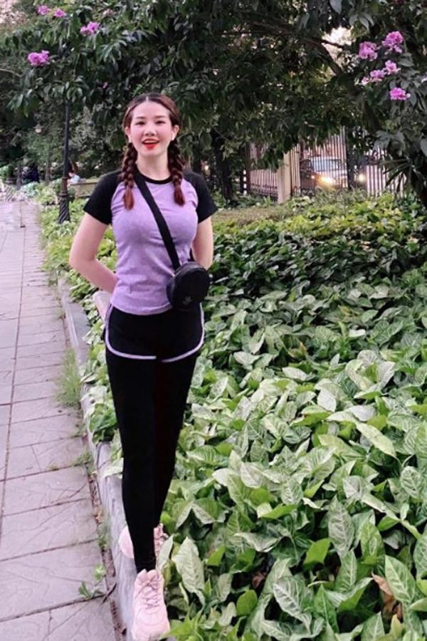 Bạn thân Vàng Anh sau 16 năm: Dáng sexy, mặt như đôi mươi-7