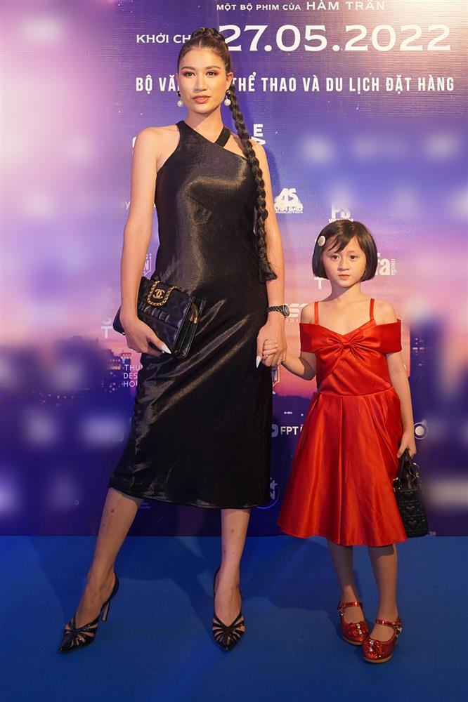 Nhã Phương một mình giữa loạt gia đình Vbiz hào hứng khoe con-12