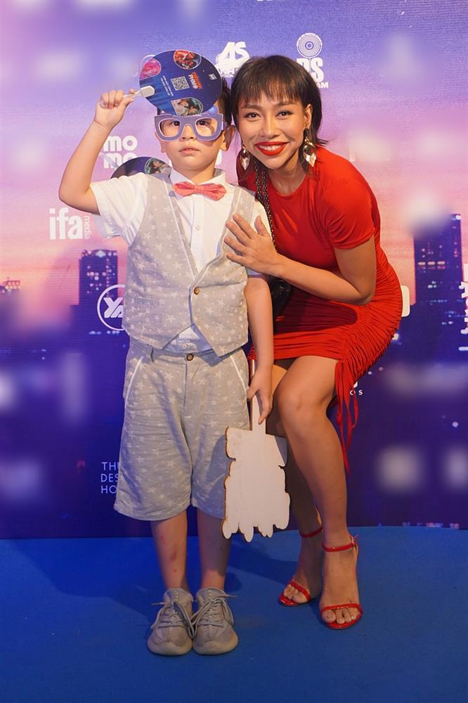 Nhã Phương một mình giữa loạt gia đình Vbiz hào hứng khoe con-13