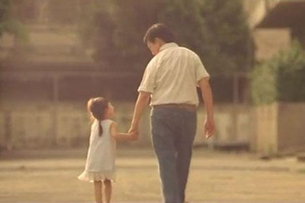 Ông bố vượt 200km tới cổng trường chỉ để nấu canh cho con gái-5