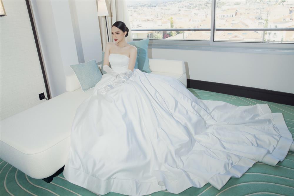 Rộ clip Hương Giang ê chề trên thảm đỏ LHP Cannes 2022-9