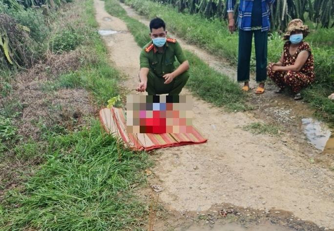 Đi mò ốc, người dân phát hiện thi thể trẻ sơ sinh dưới kênh-1