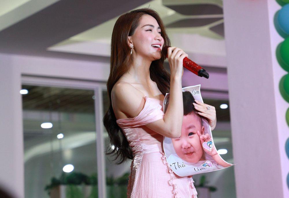 Hòa Minzy phản ứng hài hước khi bị bóc mẽ giá cát xê bạc tỷ-10