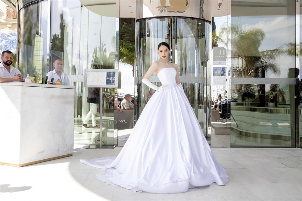 Ảnh và clip bóc nhan sắc thật của Hương Giang tại Cannes 2022-1