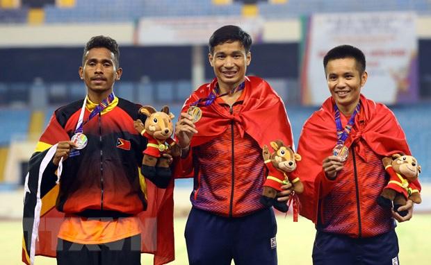 VĐV Sea Games ôm chặt mũ cối gắn cờ đỏ sao vàng dù ngủ gục-2