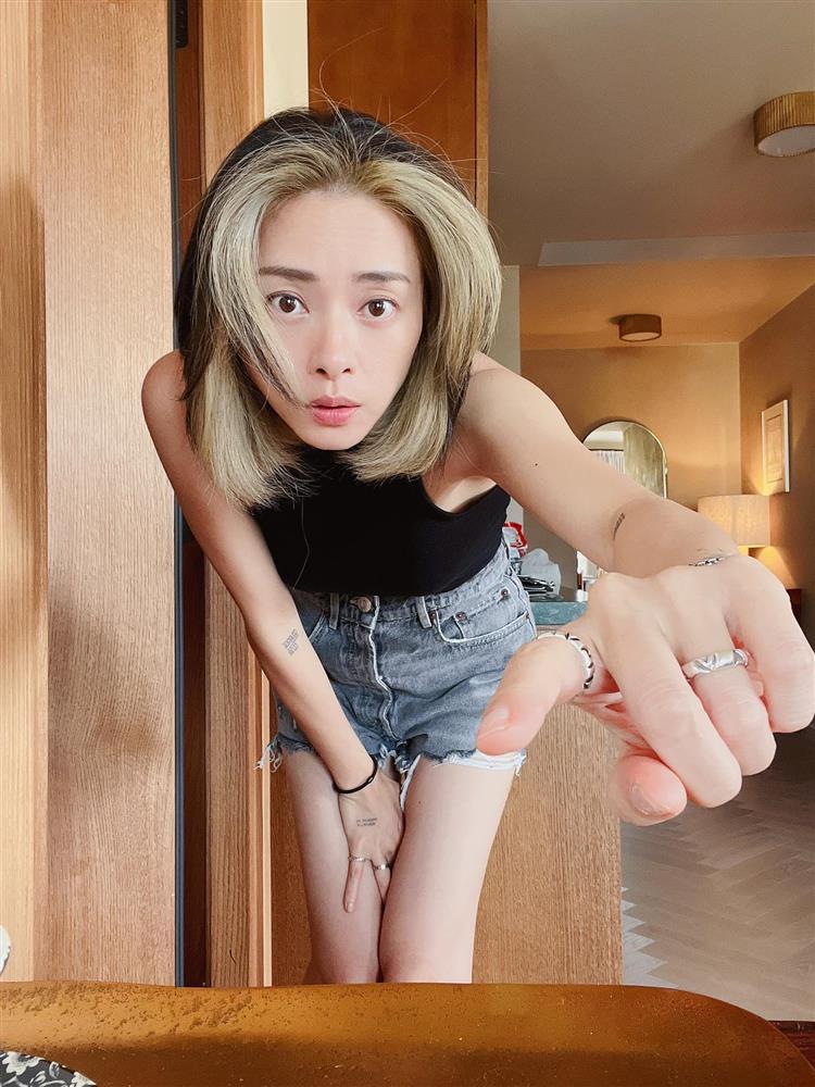 Ngô Thanh Vân tạo dáng chẳng giống ai, lấy chồng xong như Gen Z-1