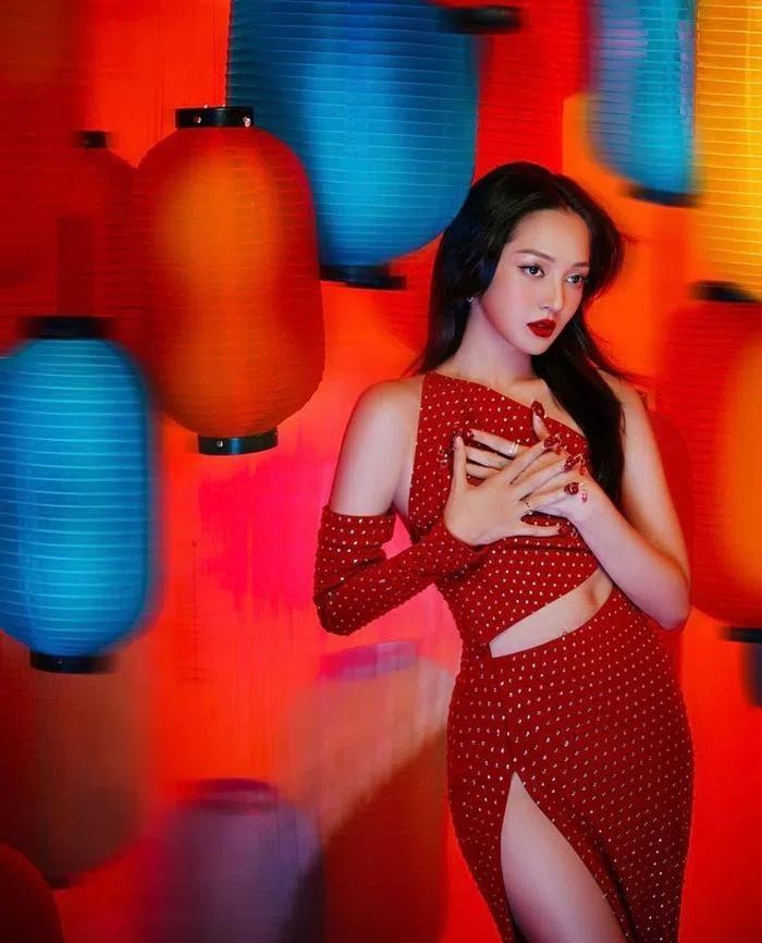 Bao Anh boldly shows off semi-nude photos-8