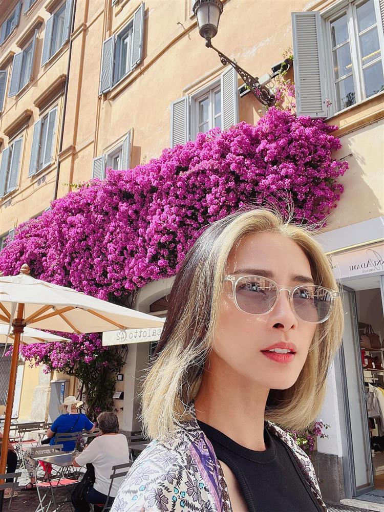 Ngô Thanh Vân tạo dáng chẳng giống ai, lấy chồng xong như Gen Z-7