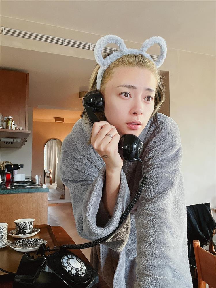 Ngô Thanh Vân tạo dáng chẳng giống ai, lấy chồng xong như Gen Z-8