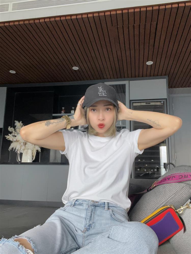 Ngô Thanh Vân tạo dáng chẳng giống ai, lấy chồng xong như Gen Z-9