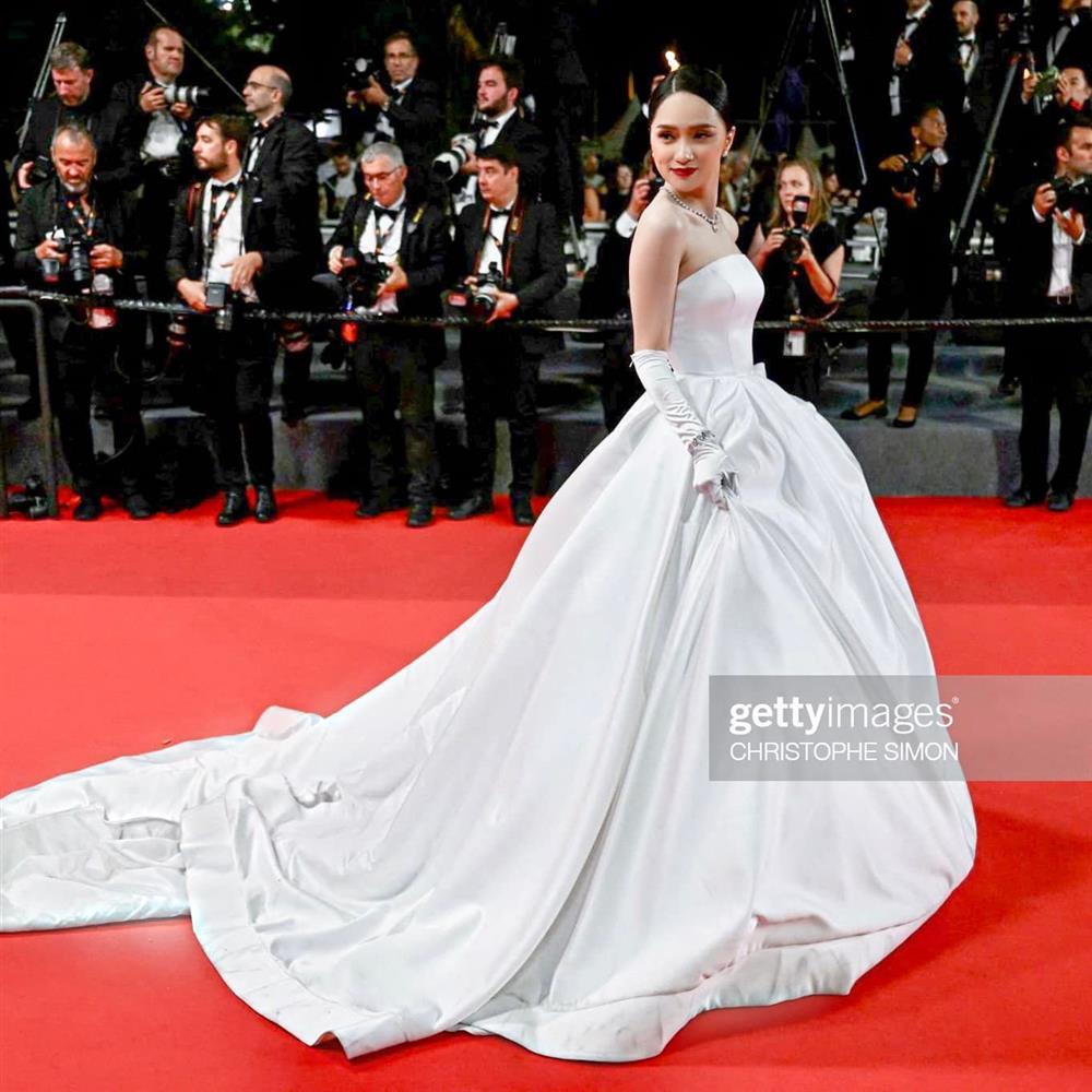Hương Giang bị soi copy Thiên thần Victorias Secret ở Cannes-1