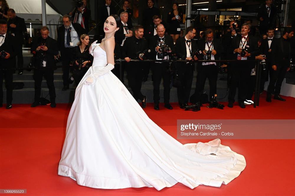 Hương Giang bị soi copy Thiên thần Victorias Secret ở Cannes-2