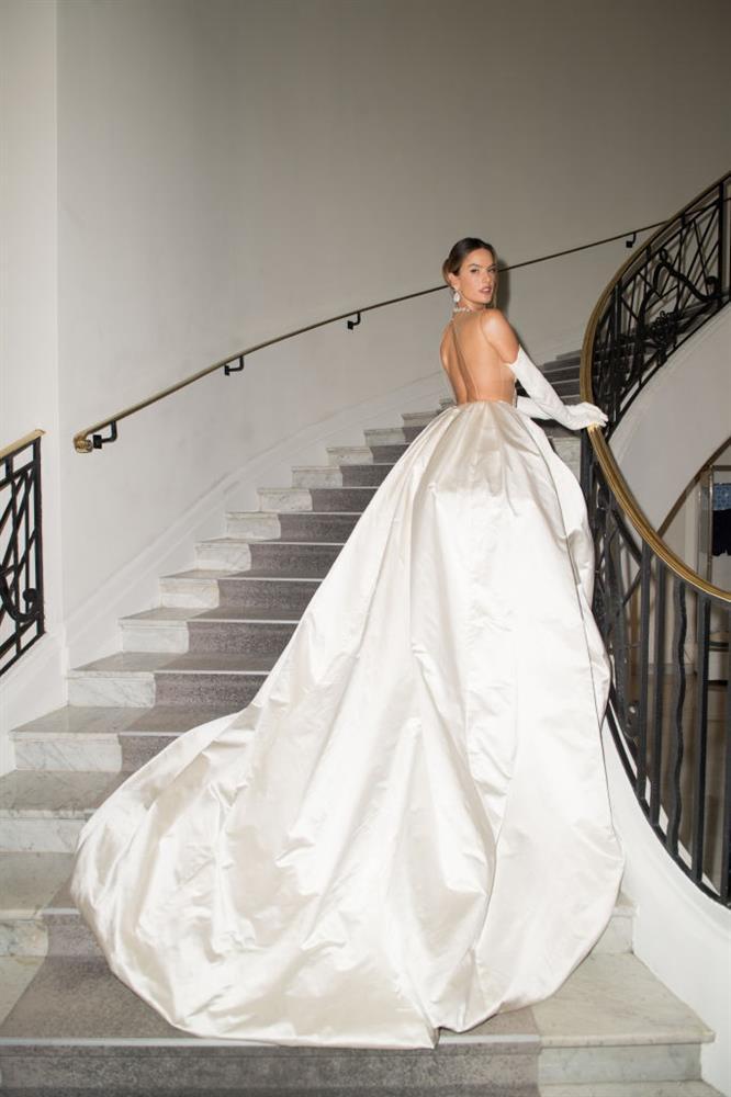 Hương Giang bị soi copy Thiên thần Victorias Secret ở Cannes-5