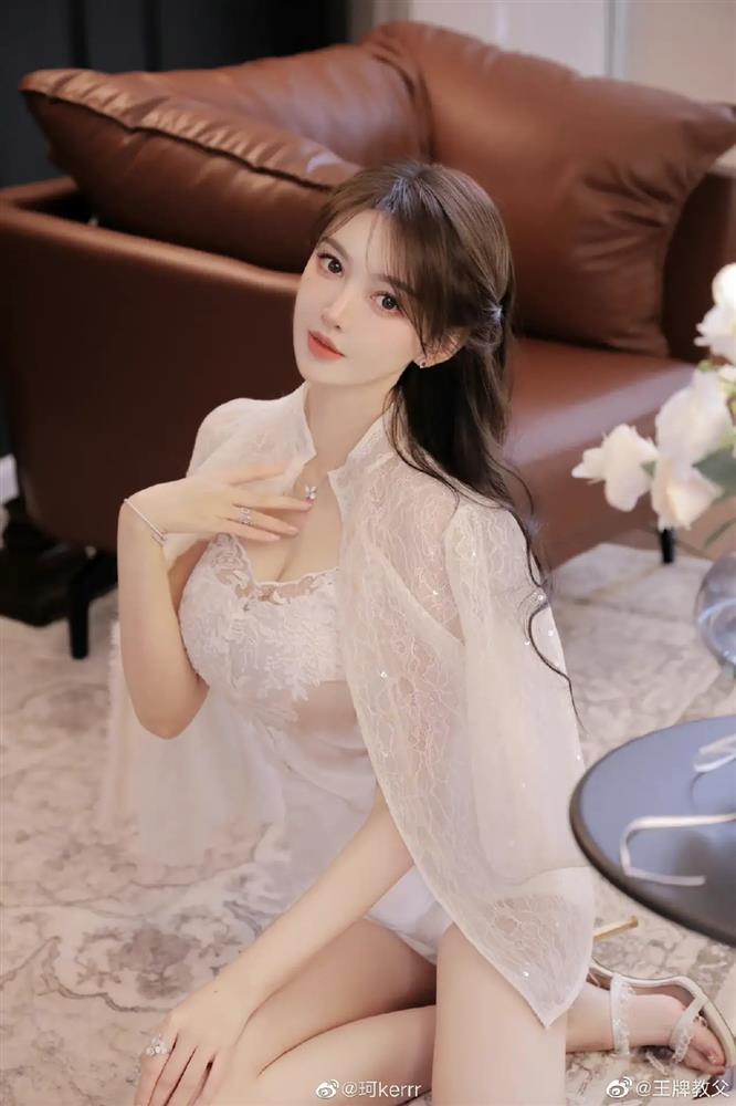 Lộ bằng chứng Huỳnh Hiểu Minh hẹn hò hotgirl ngực khủng-4