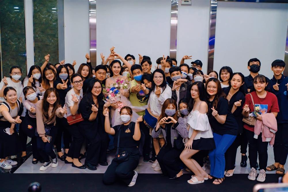 Dù dân mạng ghẻ lạnh, Thủy Tiên vẫn được fan ruột yêu hết nấc-13