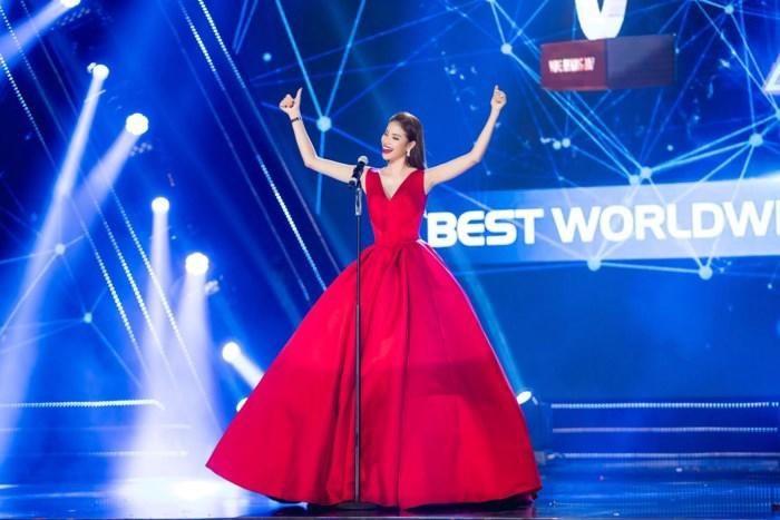 Mặc như cô dâu ở Cannes, Hương Giang bị so với Phạm Hương-14