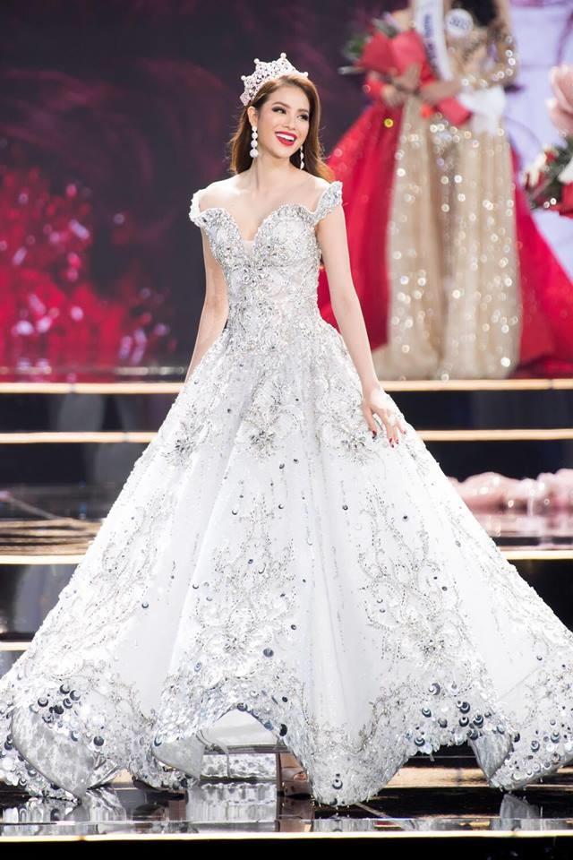 Mặc như cô dâu ở Cannes, Hương Giang bị so với Phạm Hương-12