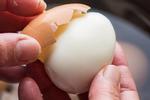 Luộc trứng thêm 2 thứ nữa trứng vừa thơm ngon lại dễ bóc vỏ