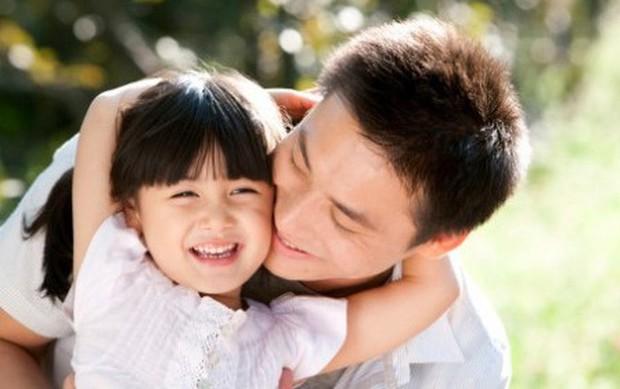 Tranh cãi con gái là người tình kiếp trước của cha-1