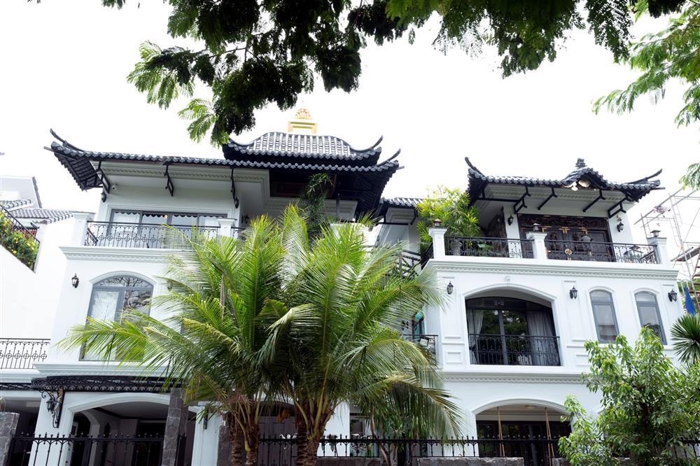 Biệt phủ mới tậu sặc mùi tiền của đại gia Minh Nhựa-1