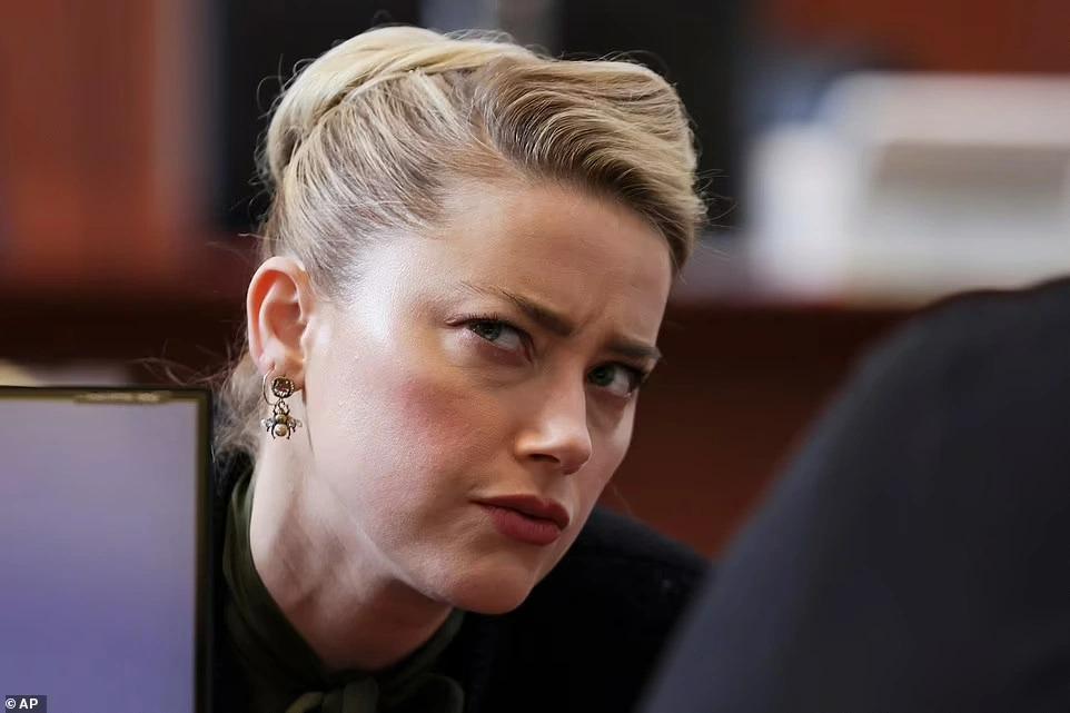 Amber Heard thất thế-2