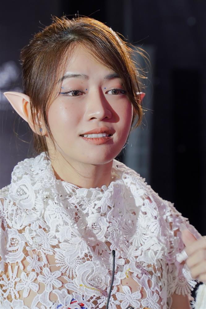 Lê Bống mặc thứ quái dị gì đi dự thảm đỏ sự kiện thời trang vậy?-8