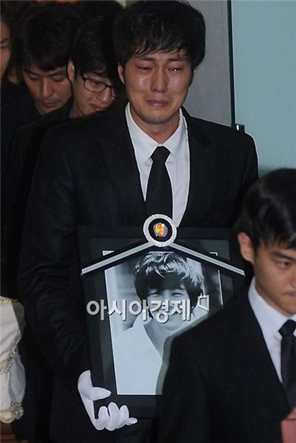 Chàng Park Chul Woong Giày Thủy Tinh: U50 nên duyên với vợ trẻ-7