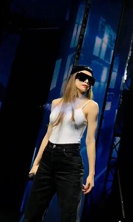 Hà Hồ thả rông lộ phụ tùng ở buổi tổng duyệt VIFW-3