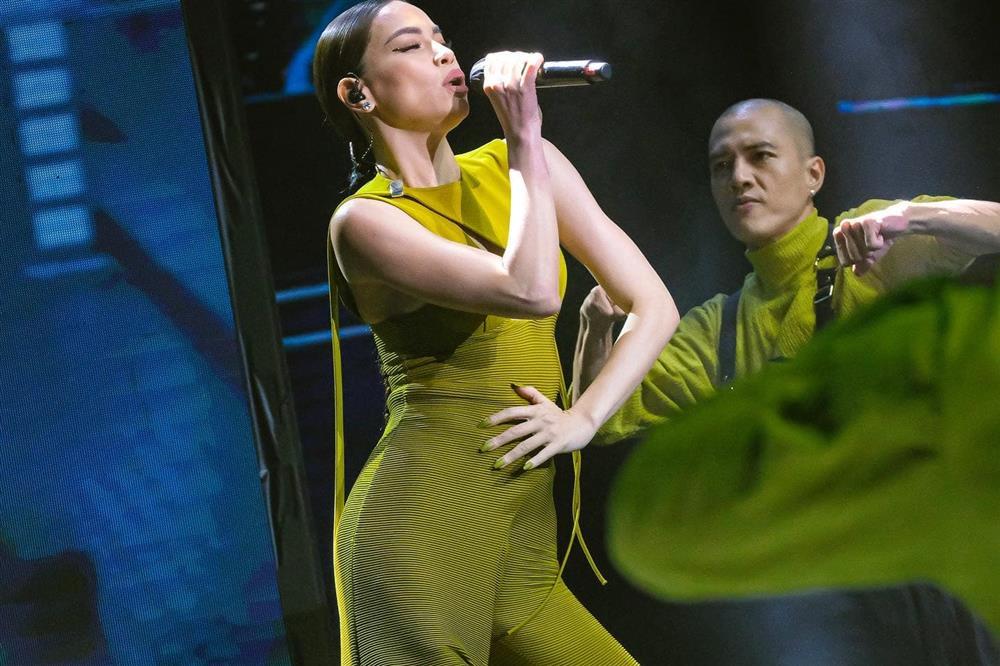 Mẹ 3 con Hà Hồ xử đẹp Quỳnh Anh Shyn khi đụng hàng-5