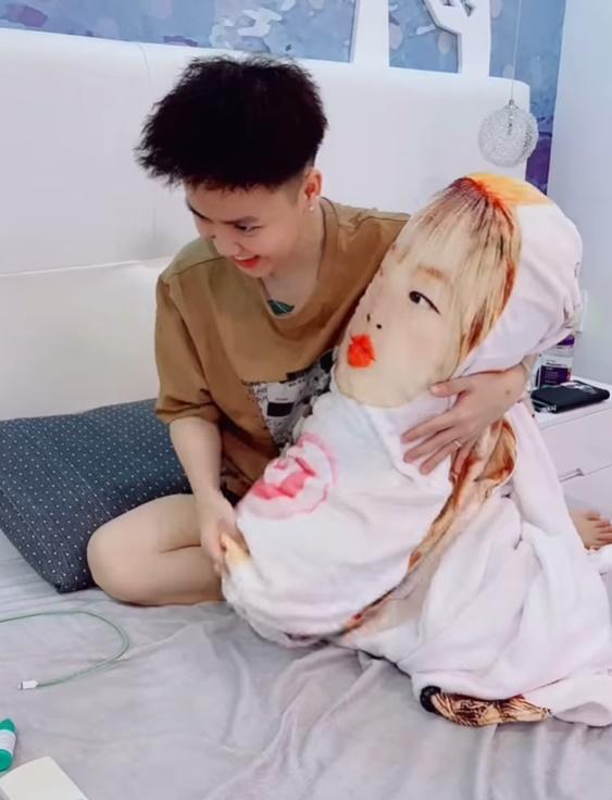 Yêu xa, tom boy Bi Bảo có cách chống nhớ vợ bá đạo-4