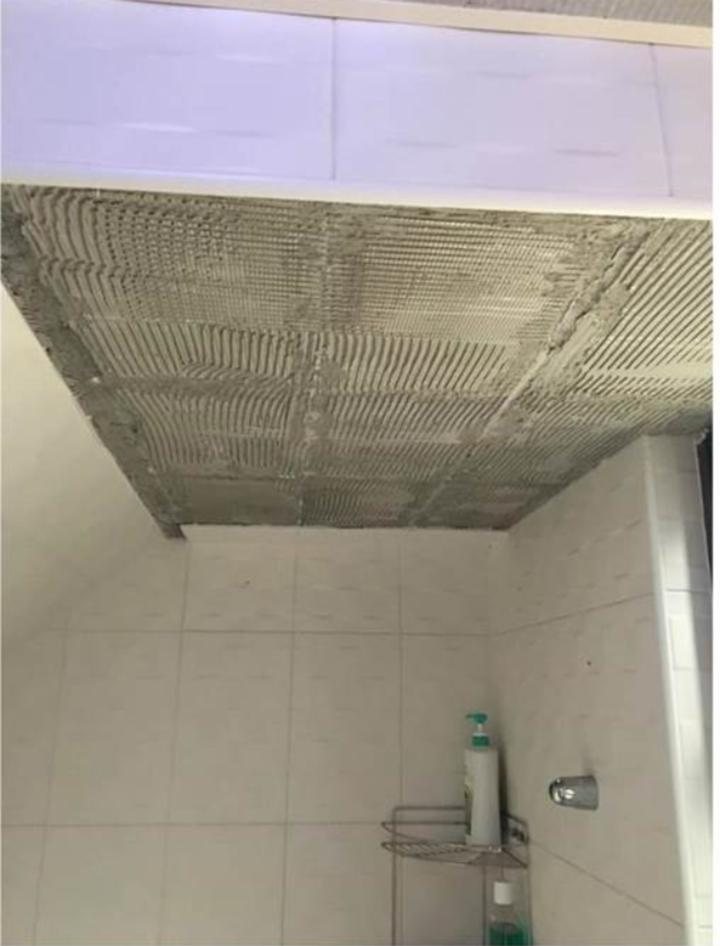 Thanh niên đang tắm bỗng vật lạ trên trời rơi xuống, hiện trường thót tim-3