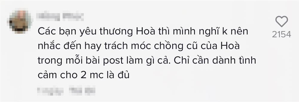 Hòa Minzy lết chân đất cõng con dạo chơi, tình cũ bị réo gọi-10