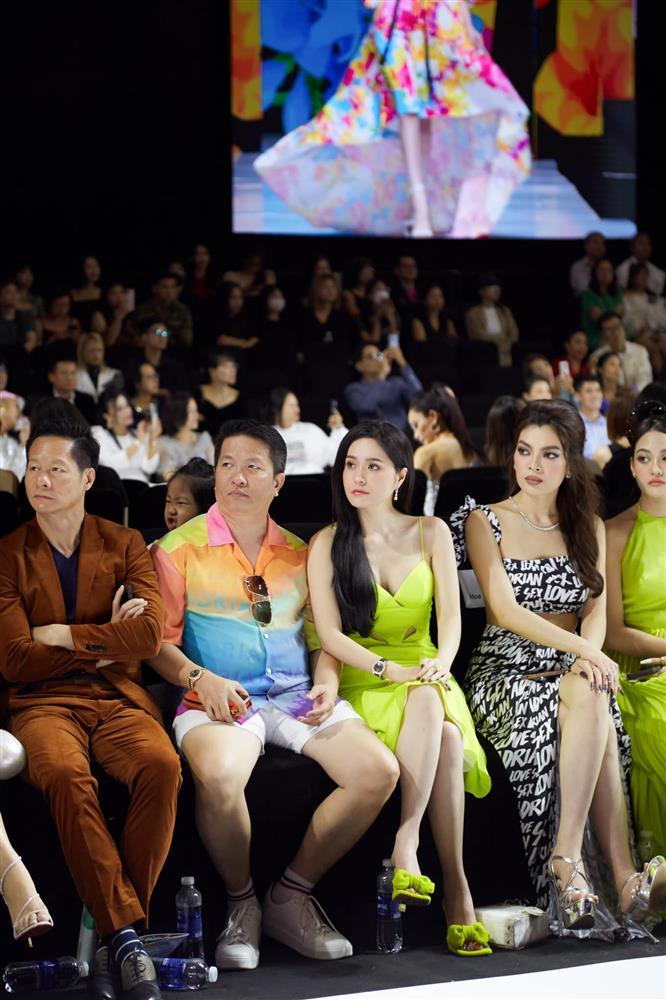 Chồng Phan Như Thảo bên chồng Đoàn Di Băng, ảnh sặc mùi tiền-3