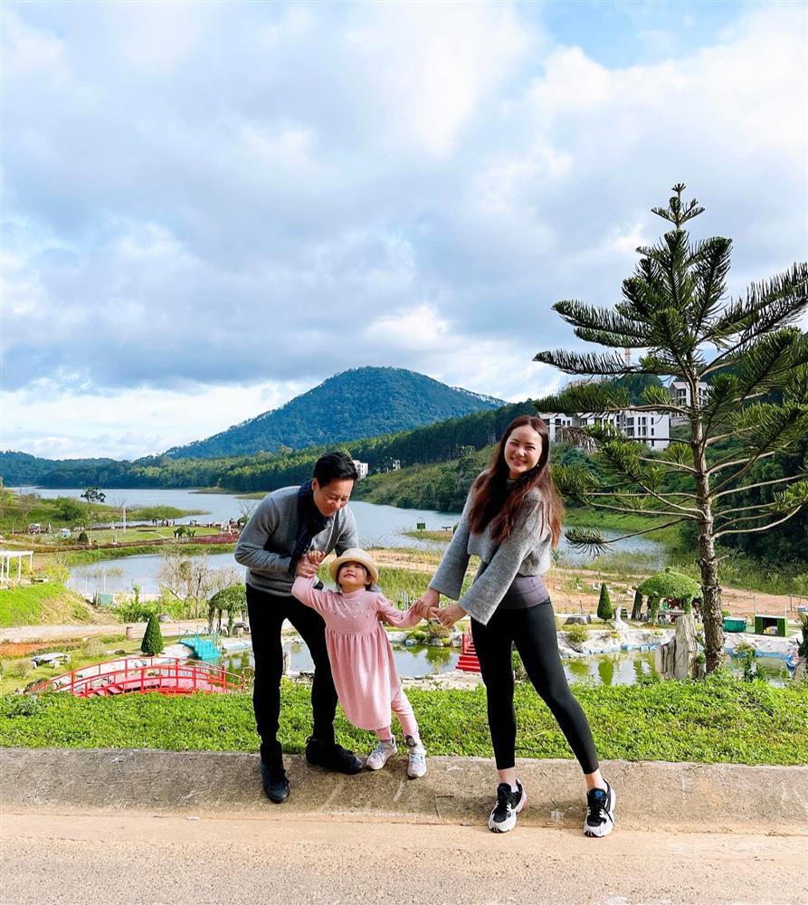 Chồng Phan Như Thảo bên chồng Đoàn Di Băng, ảnh sặc mùi tiền-4