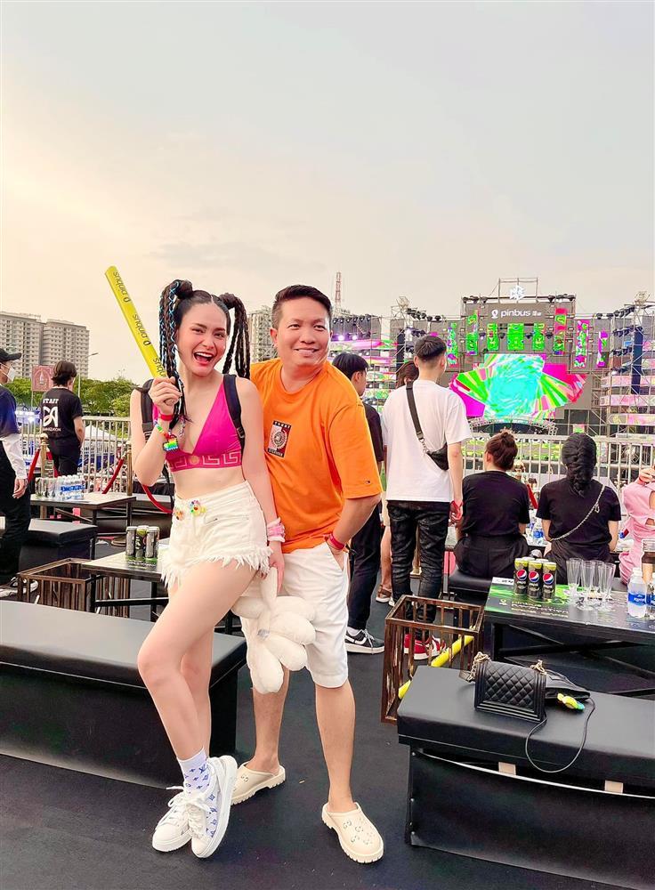 Chồng Phan Như Thảo bên chồng Đoàn Di Băng, ảnh sặc mùi tiền-6