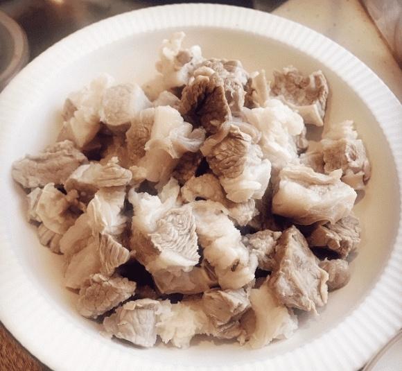 Muốn hầm thịt bò nhanh mà vẫn mềm tan, nhất định phải thêm 1 thứ-2