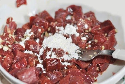 Muốn hầm thịt bò nhanh mà vẫn mềm tan, nhất định phải thêm 1 thứ-4